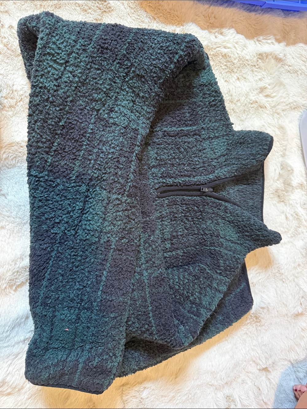 SKIMS Women's Sherpa Half-Zip Cowl in Dark Green and Black